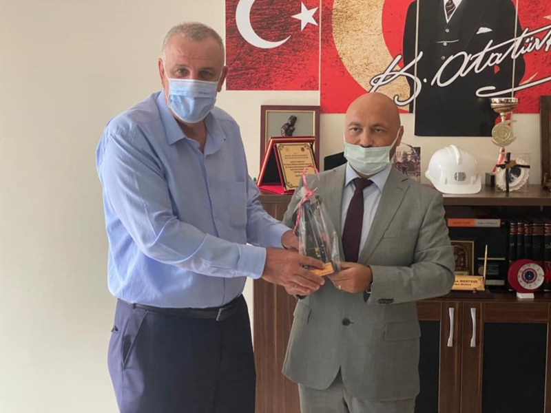 KAYMAKAM ERGİ VE BAŞKAN BEKTAŞ'TAN CENGİZ TOPEL'E ''OKULUM TEMİZ BELGESİ''
